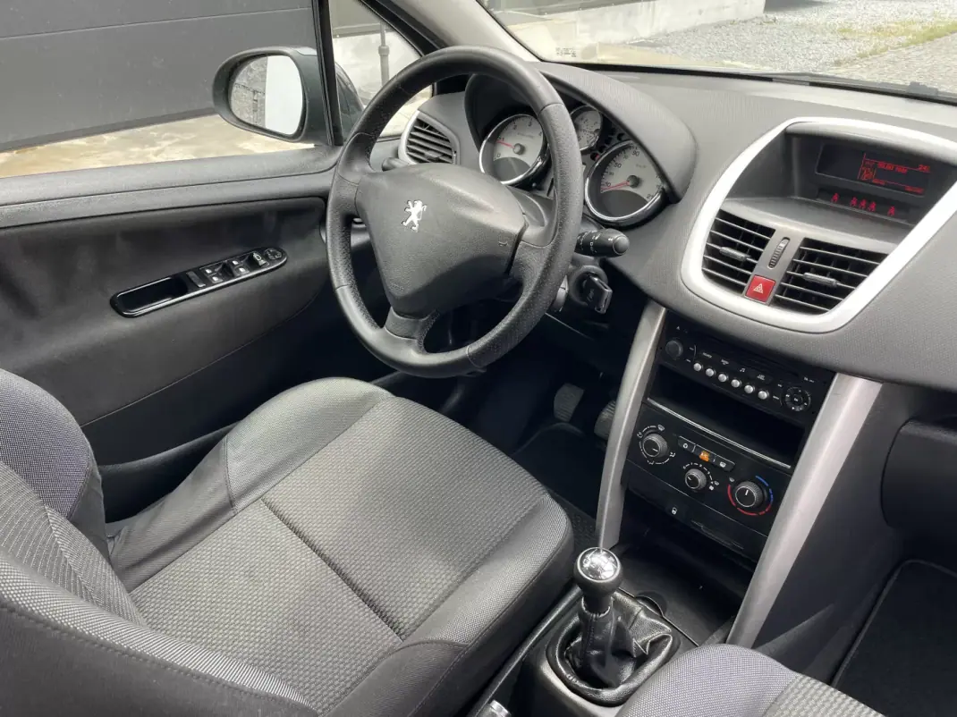 Peugeot 207 2011 - 5450 EUR, 211655 km - AUTO.MOTO.pt - 211655km - foto 17 de 24