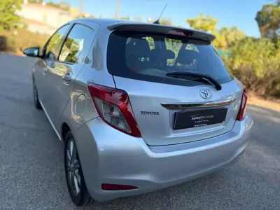 Toyota Yaris 2013 - 10999 EUR, 80000 km - AUTO.MOTO.pt - 80000km - foto 7 de 18