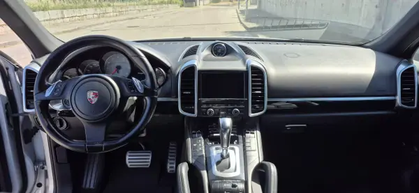 Porsche Cayenne 2010 - 25000 EUR, 254000 km - AUTO.MOTO.pt - 254000km - foto 8 de 31
