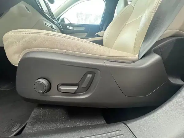 Volvo XC 40 2023 - 36900 EUR, 26000 km - AUTO.MOTO.pt - 26000km - foto 10 de 22