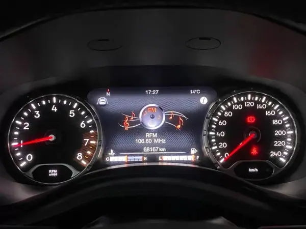 Jeep Renegade 2023 - 18900 EUR, 68317 km - AUTO.MOTO.pt - 68317km - foto 21 de 22
