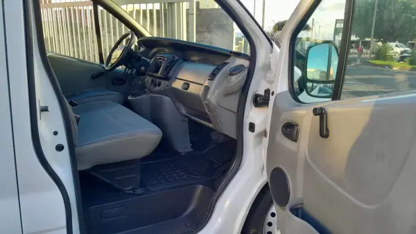 Renault Trafic 2006 - 11900 EUR, 211000 km - AUTO.MOTO.pt - 211000km - foto 10 de 14