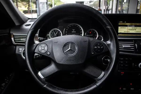 Mercedes-Benz E 220 2010 - 10990 EUR, 489933 km - AUTO.MOTO.pt - 489933km - foto 13 de 41
