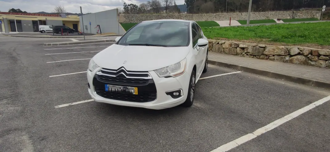 Citroën DS4 2011 - 8000 EUR, 172000 km - AUTO.MOTO.pt - 172000km - foto 1 de 10
