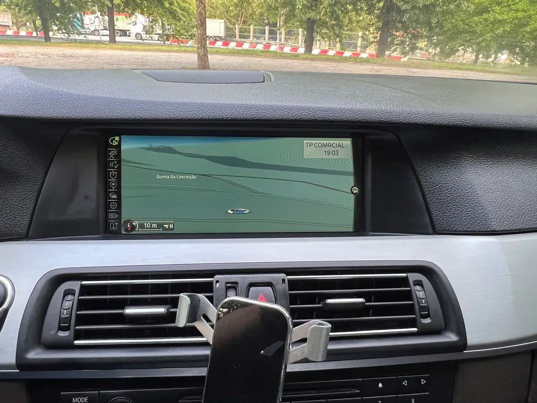 BMW 520 2012 - 16500 EUR, 284000 km - AUTO.MOTO.pt - 284000km - foto 12 de 15