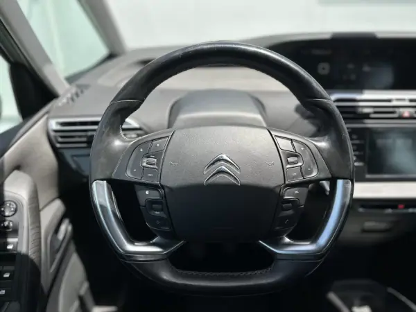 Citroën C4 Grand Picasso 2015 - 10990 EUR, 116000 km - AUTO.MOTO.pt - 116000km - foto 28 de 49