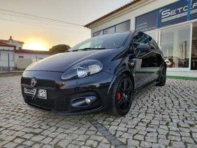 Fiat Grande Punto 2010 - 13900 EUR, 32000 km - AUTO.MOTO.pt - 32000km - foto 3 de 28