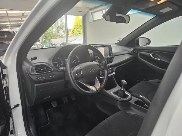 Hyundai i30 SW 2018 - 12950 EUR, 117053 km - AUTO.MOTO.pt - 117053km - foto 11 de 41