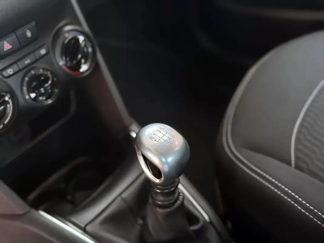 Peugeot 208 2019 - 11900 EUR, 151021 km - AUTO.MOTO.pt - 151021km - foto 16 de 21