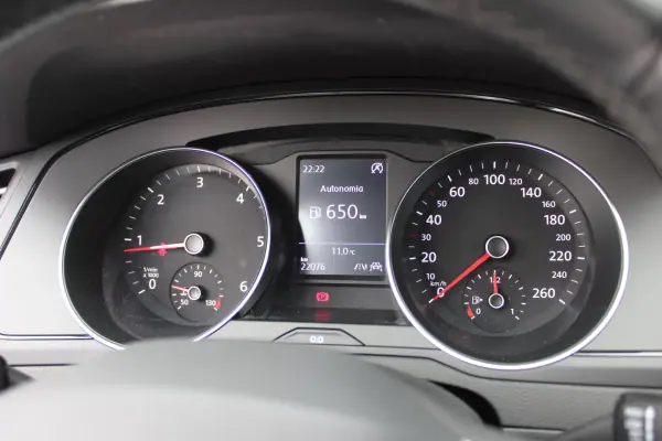 Volkswagen Passat 2021 - 21900 EUR, 22076 km - AUTO.MOTO.pt - 22076km - foto 33 de 44