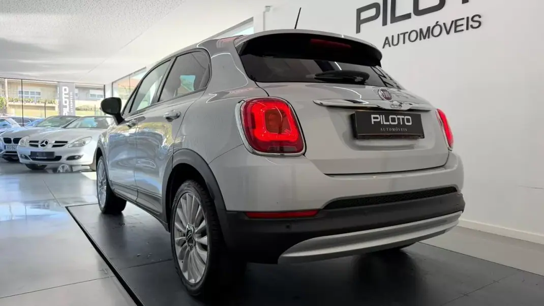 Fiat 500X 2018 - 12990 EUR, 156250 km - AUTO.MOTO.pt - 156250km - foto 10 de 33