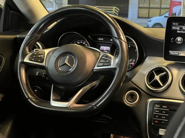 Mercedes-Benz CLA 200 2018 - 20990 EUR, 165000 km - AUTO.MOTO.pt - 165000km - foto 12 de 33