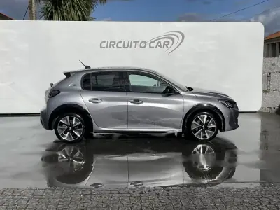 Peugeot e-208 2022 - 18650 EUR, 38776 km - AUTO.MOTO.pt - 38776km - foto 11 de 47