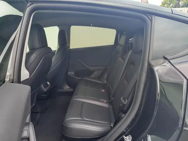 Tesla Model Y 2022 - 33990 EUR, 101500 km - 101500km - foto 12 de 18