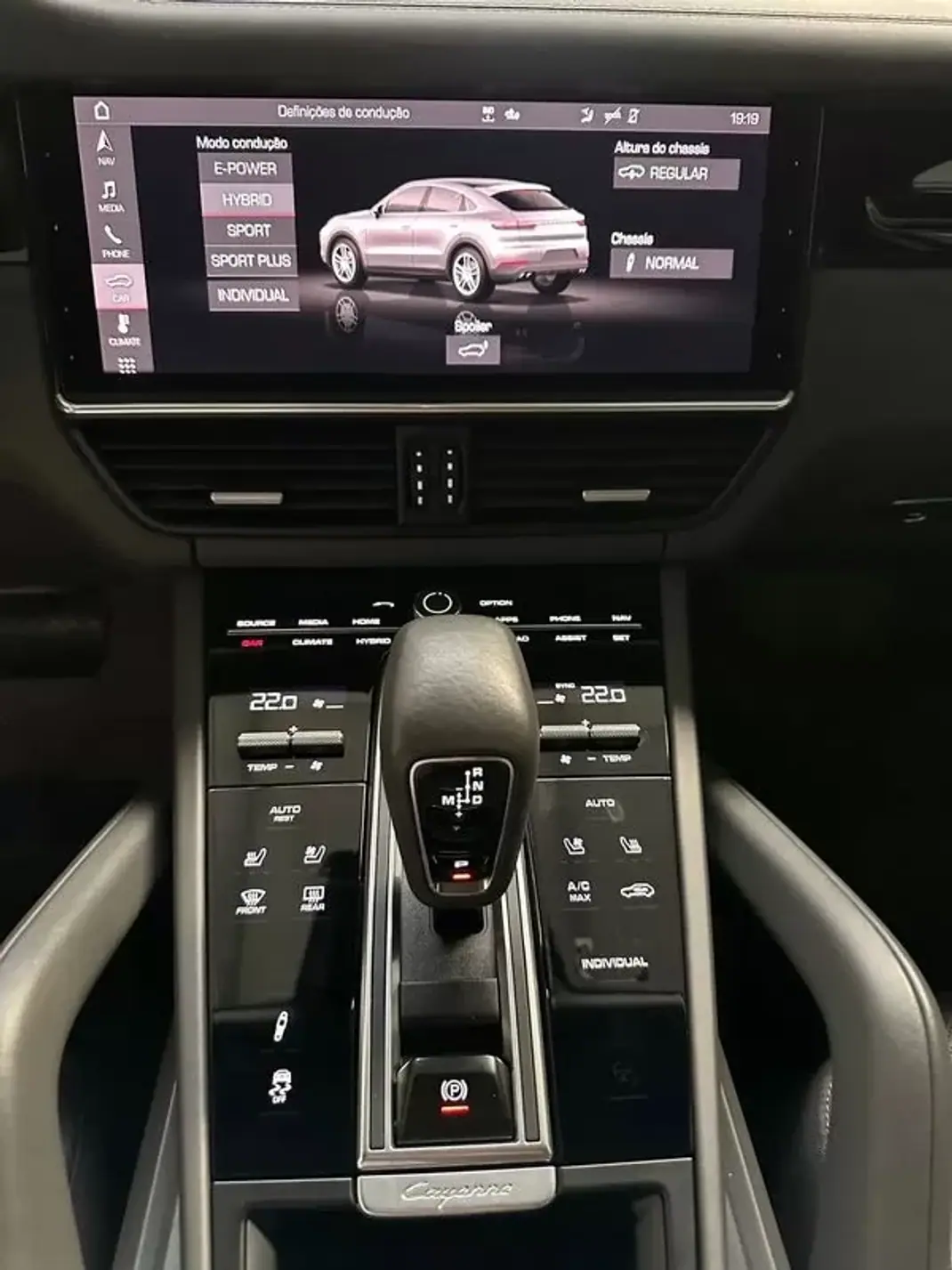Porsche Cayenne Coupé 2020 - 68800 EUR, 146000 km - AUTO.MOTO.pt - 146000km - foto 13 de 20