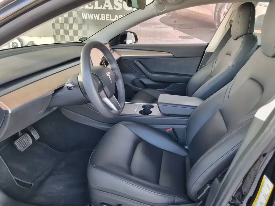 Tesla Model 3 2020 - 28500 EUR, 75000 km - 75000km - foto 8 de 10