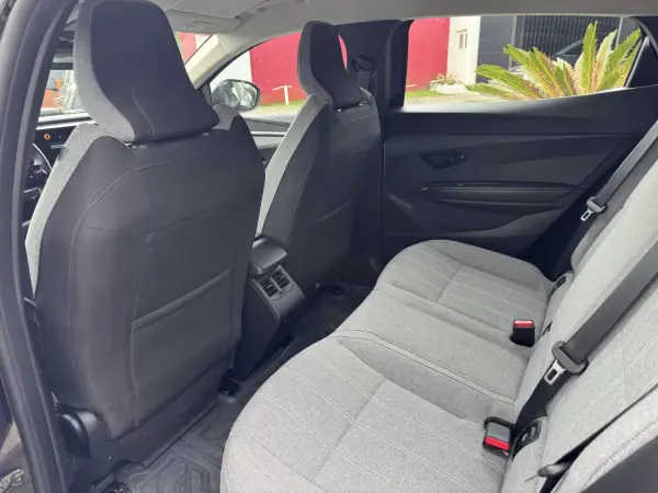 Renault Mégane E-Tech 2022 - 22500 EUR, 89000 km - AUTO.MOTO.pt - 89000km - foto 18 de 44