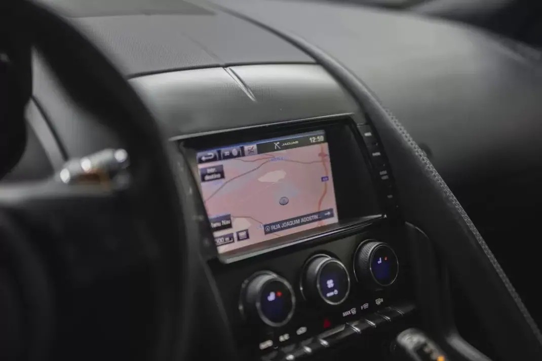 Jaguar F-Type 2013 - 68500 EUR, 36550 km - AUTO.MOTO.pt - 36550km - foto 6 de 34