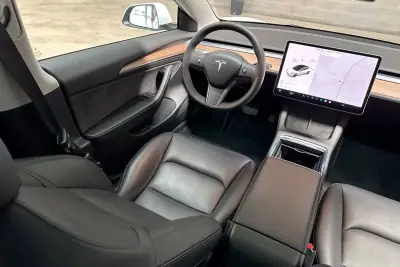 Tesla Model 3 2021 - 27450 EUR, 33801 km - AUTO.MOTO.pt - 33801km - foto 13 de 48