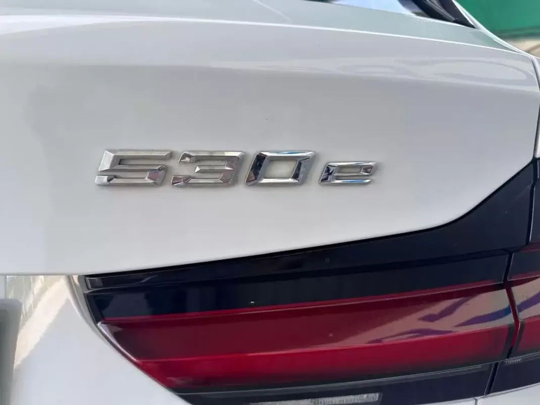 BMW 530e 2021 - 33900 EUR, 101252 km - AUTO.MOTO.pt - 101252km - foto 10 de 28