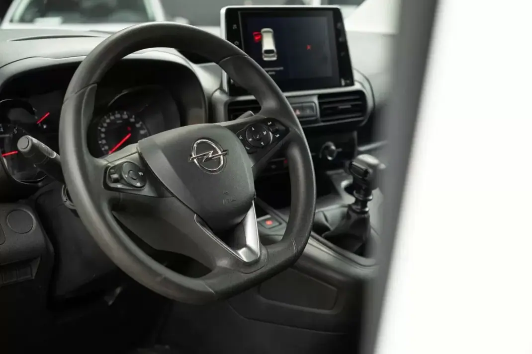 Opel COMBO 2020 - 14800 EUR, 138240 km - 138240km - foto 2 de 23