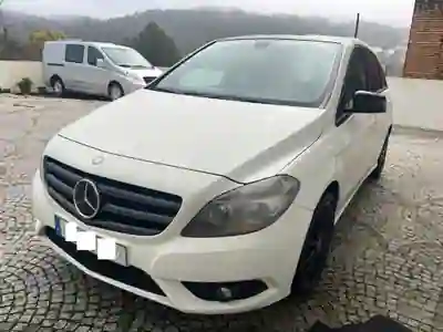 Mercedes-Benz B 180 2013 - 7000 EUR, 411000 km - AUTO.MOTO.pt - 411000km - foto 3 de 10