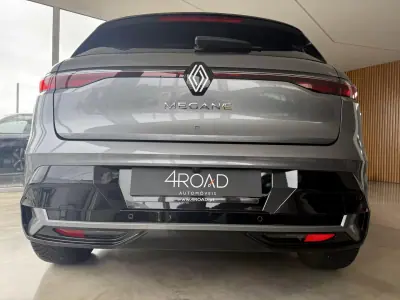 Renault Mégane E-Tech 2023 - 25500 EUR, 58000 km - AUTO.MOTO.pt - 58000km - foto 50 de 121