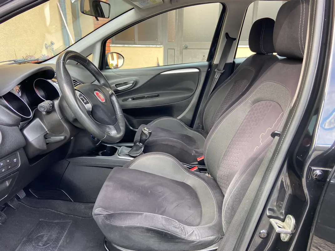 Fiat Punto 2014 - 7890 EUR, 176200 km - AUTO.MOTO.pt - 176200km - foto 7 de 14