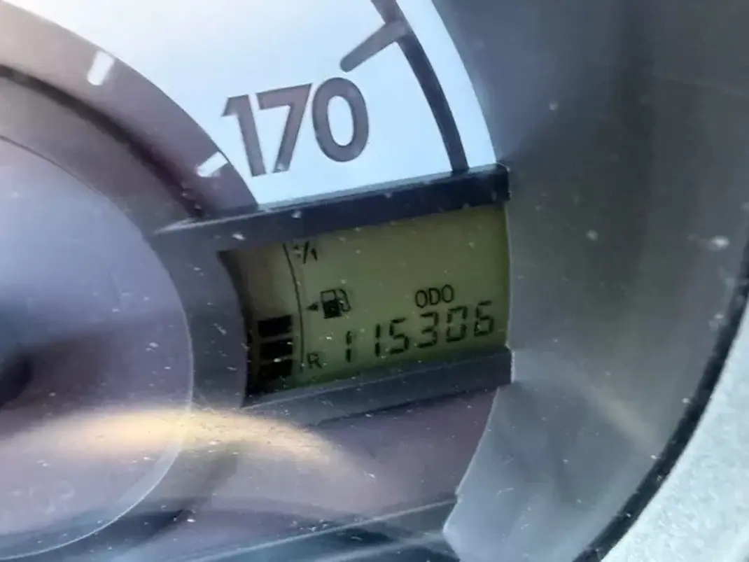 Peugeot 107 2013 - 6250 EUR, 116000 km - AUTO.MOTO.pt - 116000km - foto 22 de 26