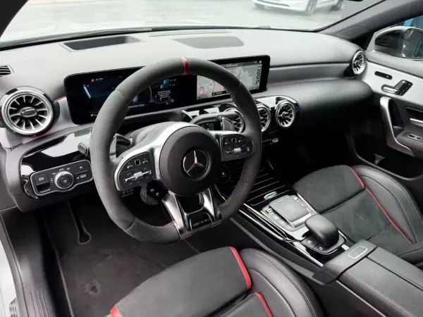 Mercedes-Benz A 45 AMG 2020 - 49000 EUR, 110000 km - AUTO.MOTO.pt - 110000km - foto 2 de 18