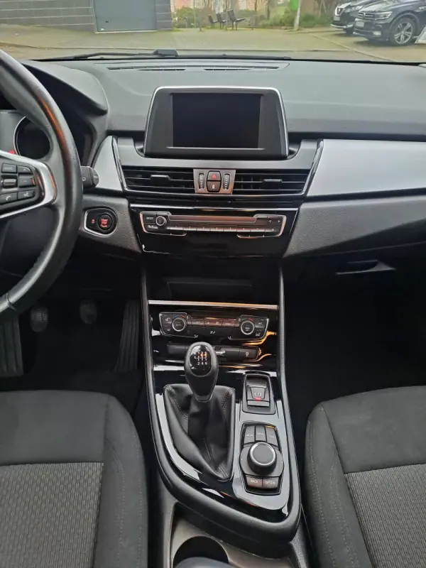 BMW 216 Gran Tourer 2018 - 15990 EUR, 120000 km - AUTO.MOTO.pt - 120000km - foto 13 de 33