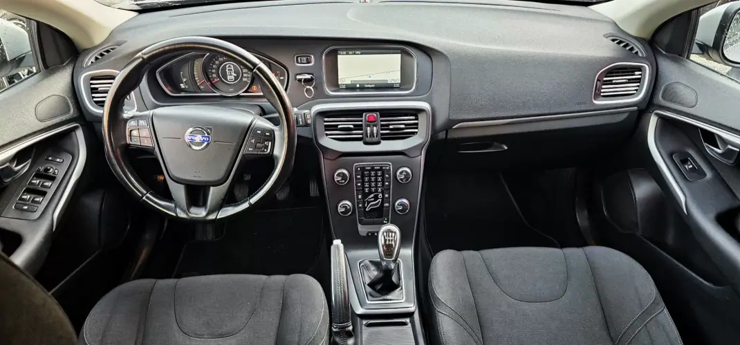 Volvo V40 2014 - 11500 EUR, 154200 km - AUTO.MOTO.pt - 154200km - foto 5 de 20