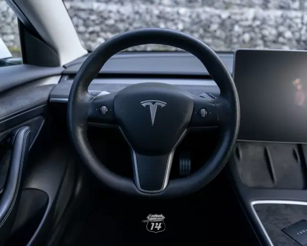 Tesla Model 3 2022 - 32990 EUR, 121900 km - AUTO.MOTO.pt - 121900km - foto 10 de 36