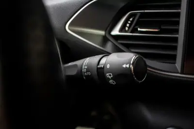 Peugeot 308 2020 - 17990 EUR, 142466 km - AUTO.MOTO.pt - 142466km - foto 18 de 45