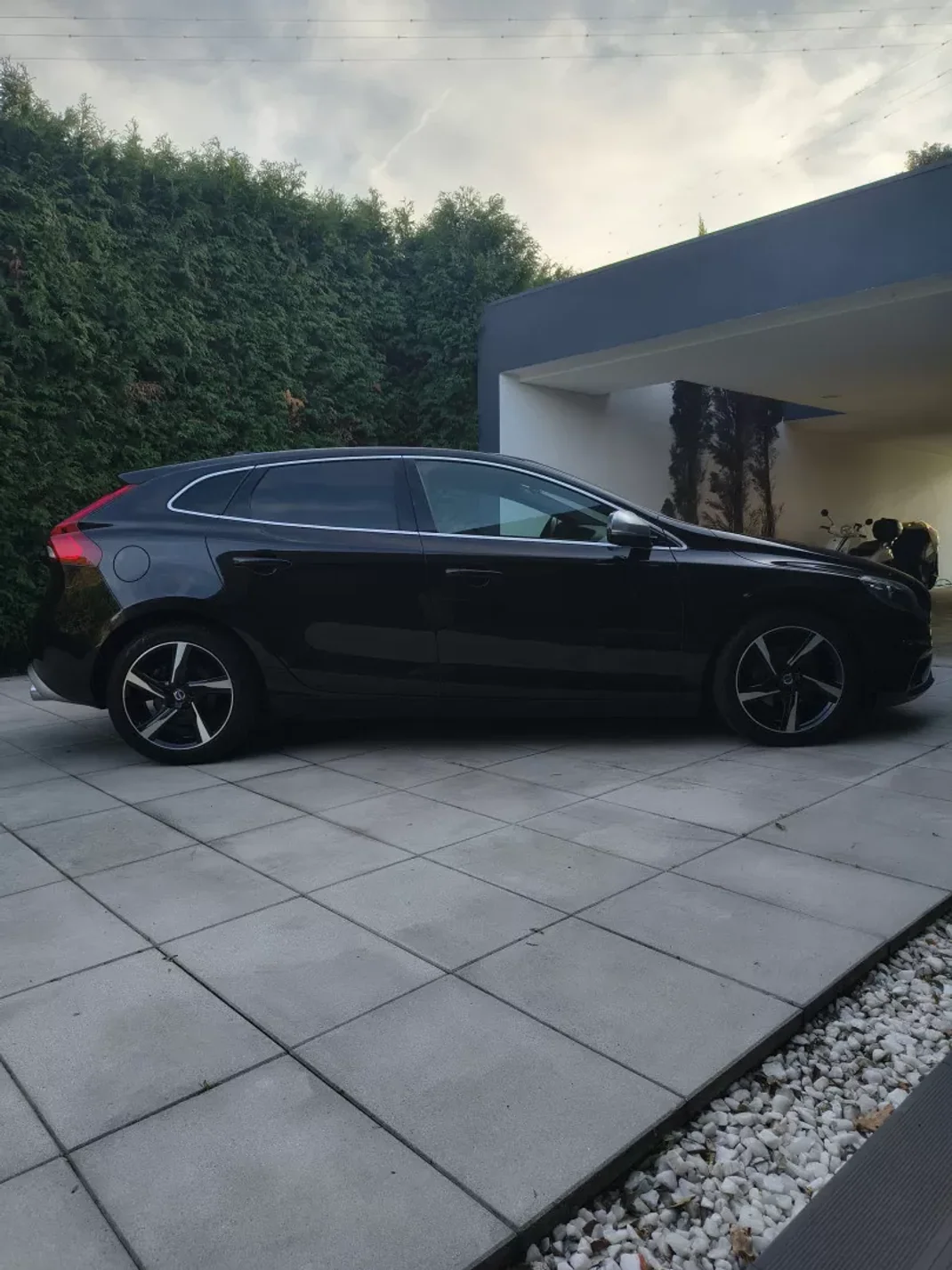 Volvo V40 2015 - 13900 EUR, 181000 km - AUTO.MOTO.pt - 181000km - foto 8 de 28