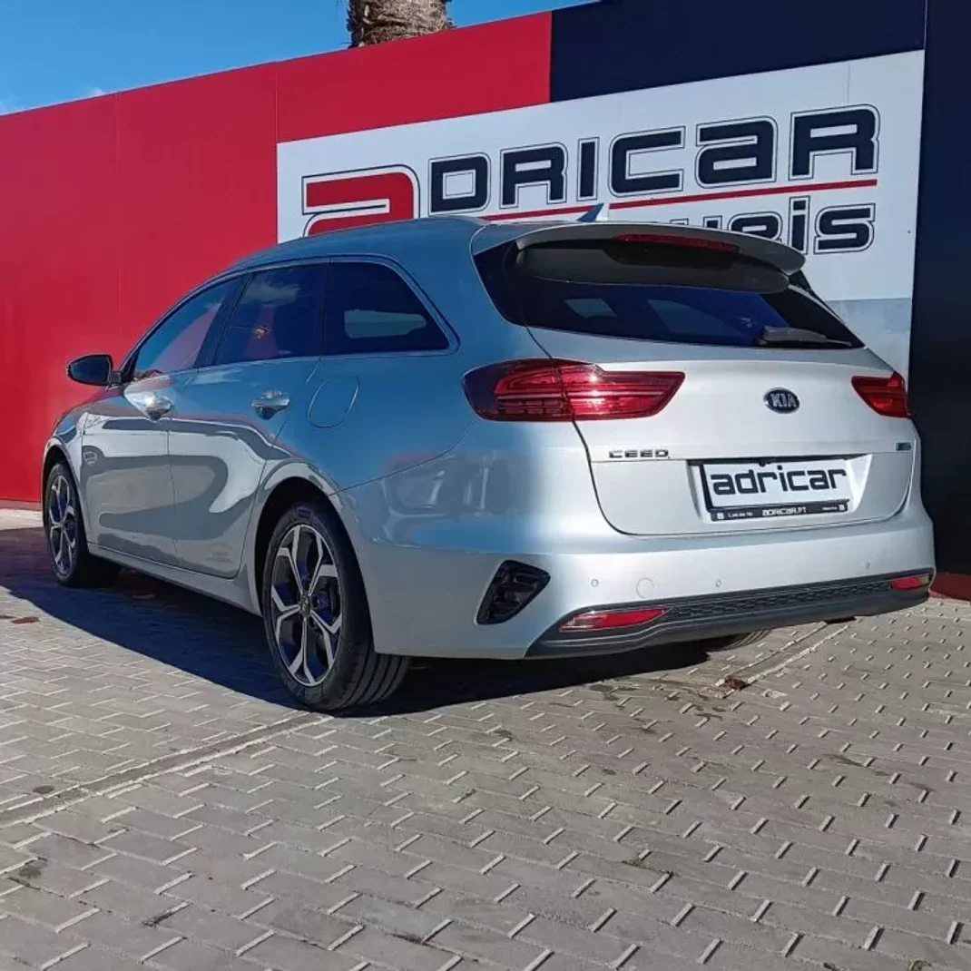 Kia Ceed SW 2021 - 19500 EUR, 117071 km - AUTO.MOTO.pt - 117071km - foto 6 de 26