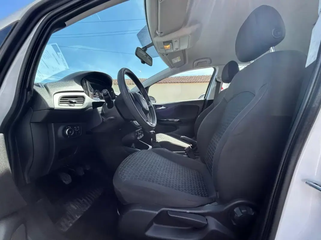 Ford Fiesta 2018 - 13500 EUR, 60152 km - AUTO.MOTO.pt - 60152km - foto 10 de 22