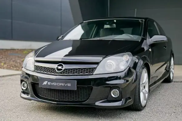Opel Astra GTC 2007 - 15490 EUR, 149500 km - AUTO.MOTO.pt - 149500km - foto 11 de 22
