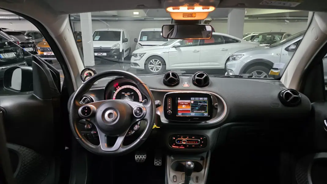 Smart ForTwo Coupé 2018 - 14990 EUR, 72000 km - AUTO.MOTO.pt - 72000km - foto 8 de 37