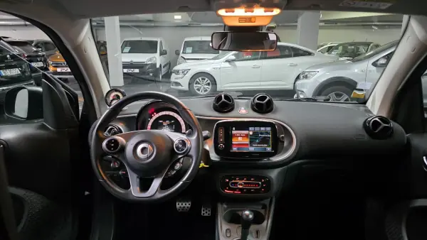 Smart ForTwo Coupé 2018 - 14990 EUR, 72000 km - AUTO.MOTO.pt - 72000km - foto 8 de 37