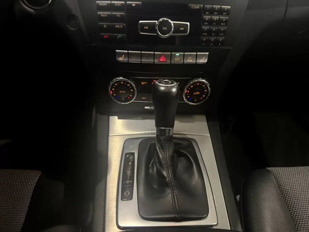 Mercedes-Benz C 220 2012 - 10990 EUR, 450000 km - AUTO.MOTO.pt - 450000km - foto 12 de 17