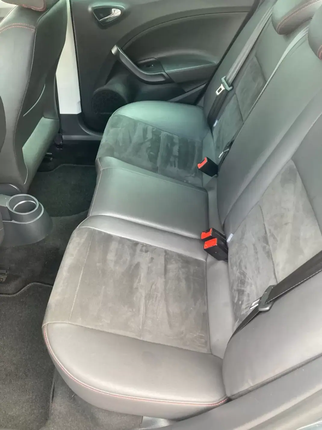 SEAT Ibiza 2016 - 13900 EUR, 118800 km - AUTO.MOTO.pt - 118800km - foto 20 de 24