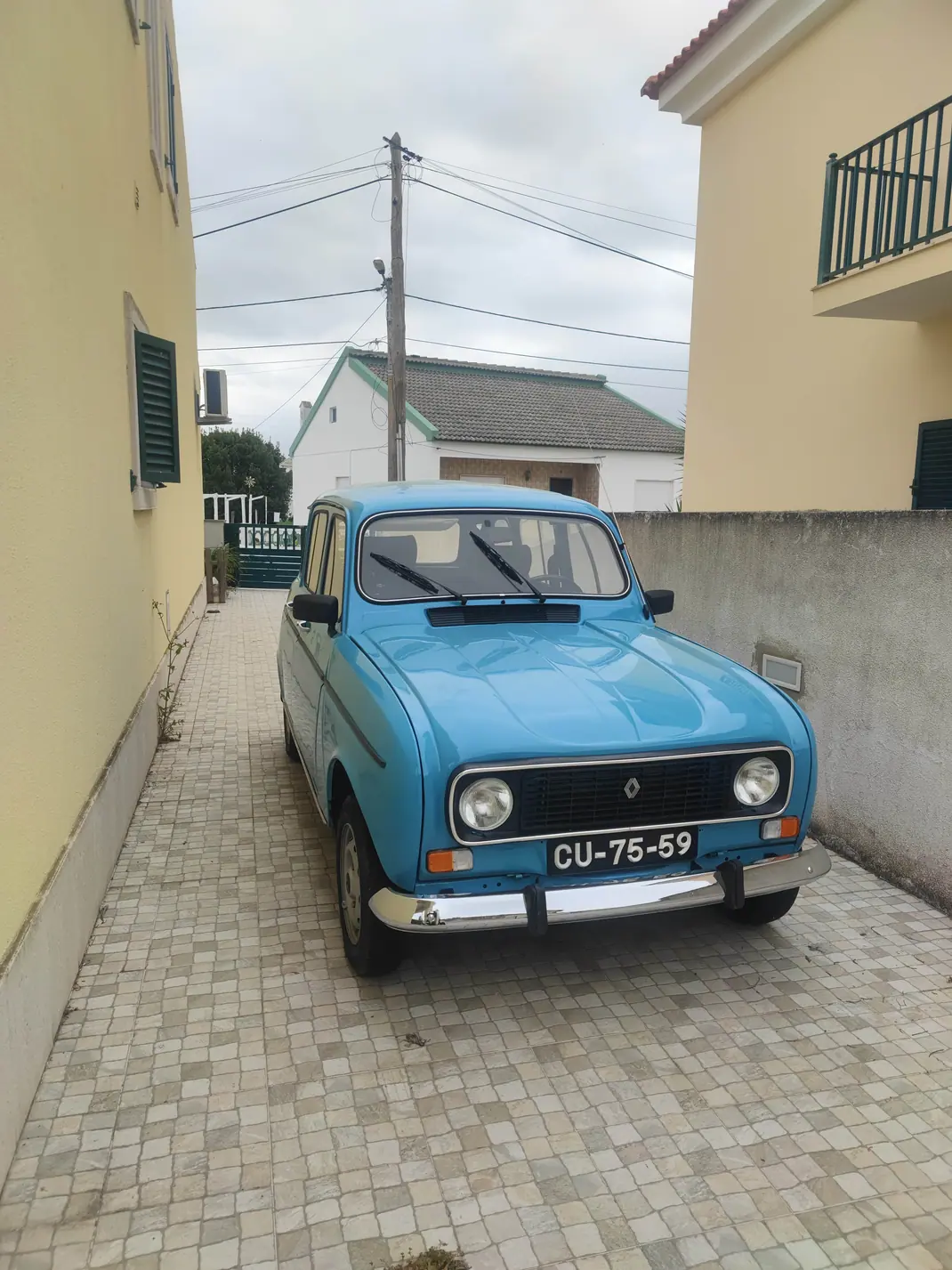 Renault 4 1982 - 8500 EUR, 323000 km - AUTO.MOTO.pt - 323000km - foto 1 de 3