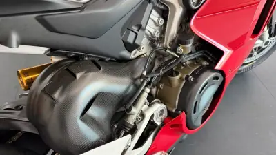Ducati Panigale R 2020 - 32990 EUR, 8946 km - AUTO.MOTO.pt - 8946km - foto 11 de 18