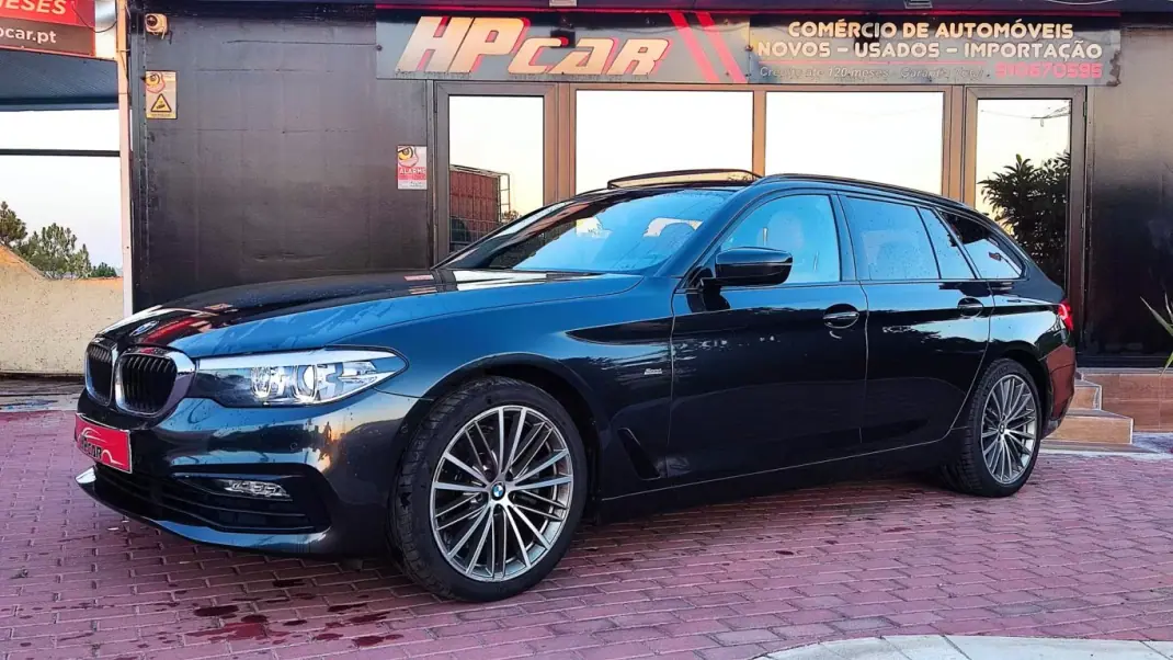 BMW 520 2018 - 29990 EUR, 130000 km - AUTO.MOTO.pt - 130000km - foto 1 de 43