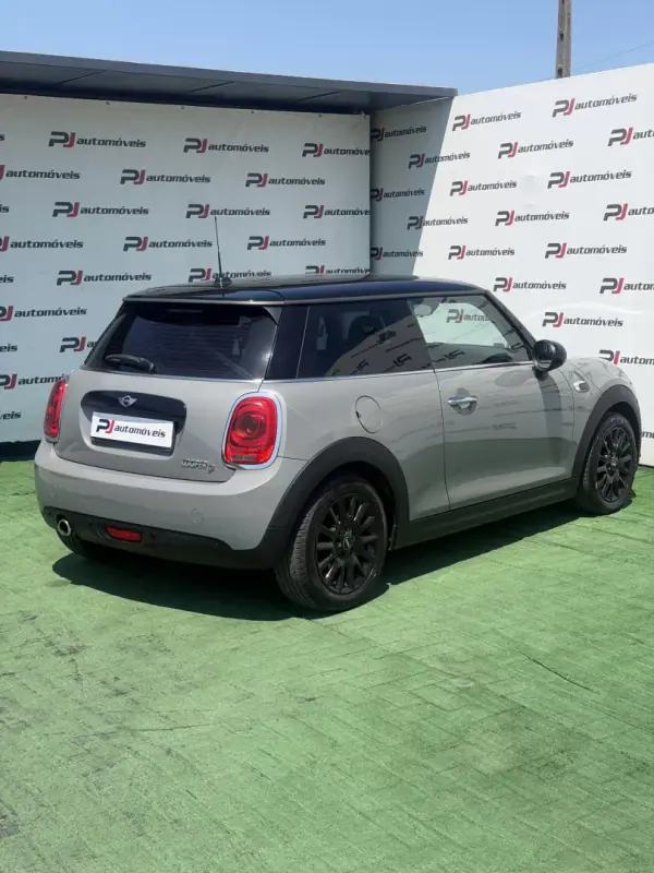 MINI Cooper 2017 - 12500 EUR, 173200 km - AUTO.MOTO.pt - 173200km - foto 11 de 25