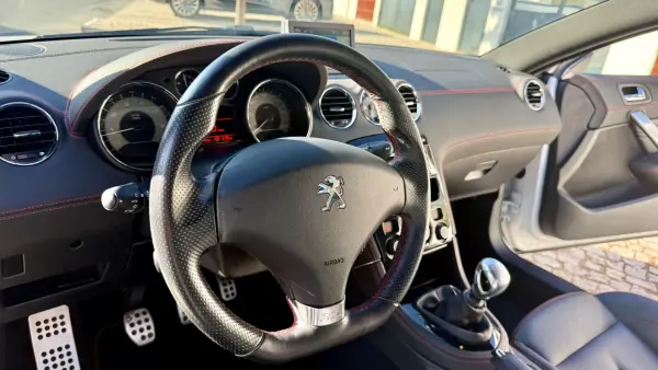 Peugeot RCZ 2015 - 16990 EUR, 144034 km - AUTO.MOTO.pt - 144034km - foto 23 de 64