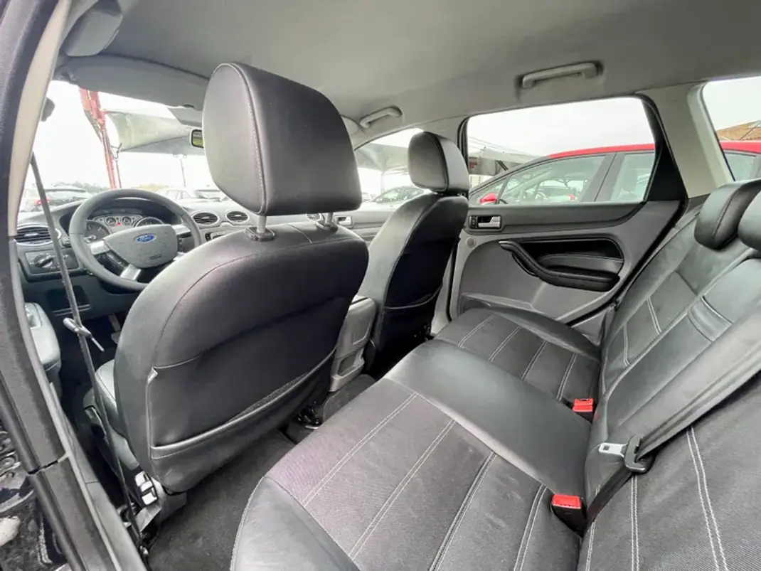Ford Focus SW 2011 - 7750 EUR, 226741 km - AUTO.MOTO.pt - 226741km - foto 19 de 25