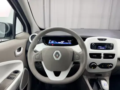 Renault Zoe 2018 - 10750 EUR, 64000 km - AUTO.MOTO.pt - 64000km - foto 13 de 18