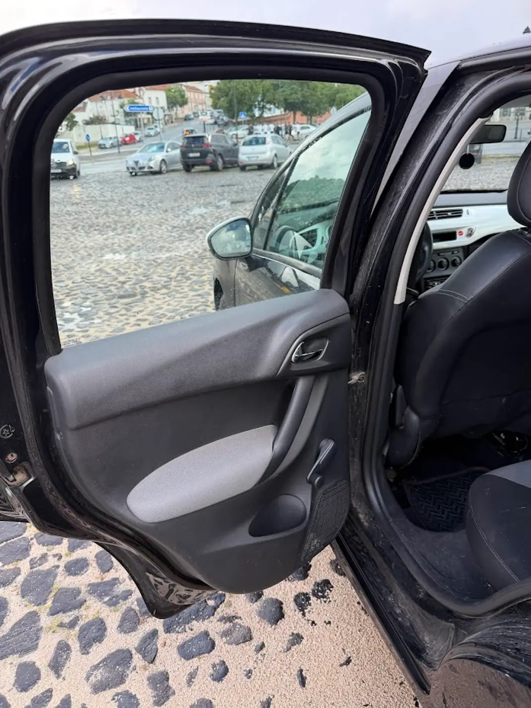 Citroën C3 2011 - 5500 EUR, 160000 km - AUTO.MOTO.pt - 160000km - foto 12 de 15